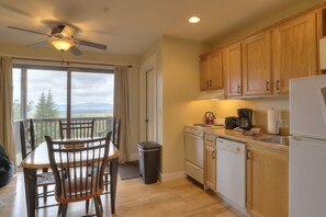 Full kitchen