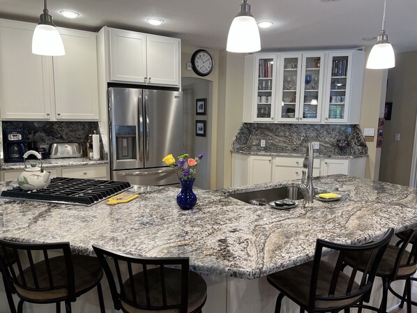 Newly Remodeled open Kitchen!