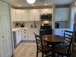 Full kitchen with new appliances 2021