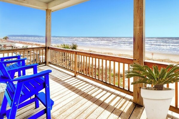 Petra d
Fri, Apr 12 – Mon, Apr 15, 2024
"Beachfront living at its finest! Step right onto the sand from our doorstep." 
Beautiful home at a fantastic location