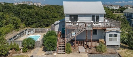 Front of the house with plenty of room for 4 vehicles. 