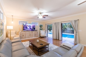 Living room with 2 double doors