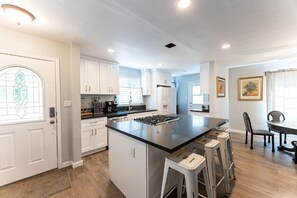 Full Kitchen Open concept