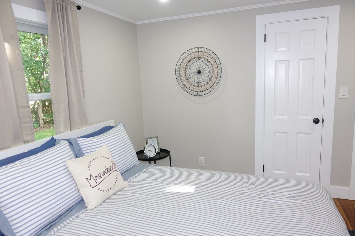 The Heart of Cape Cod – 3 bed 2 bath Hyannis Cottage