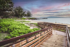 There's no better way to end the day than watching a breathtaking Hawaiian sunset from Kamaole Beach Park II! Step along this wooden walkway for views that will make you feel inspired.