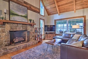Living Room | Smart TV | Central A/C
