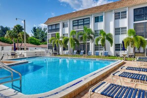 Vista Hermosa Complex | Community Pool