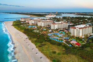 Beautiful Beachfront Resort with 3 pools