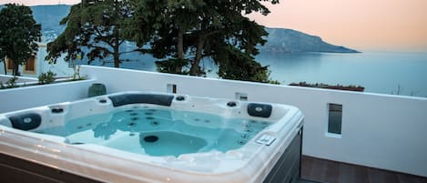 Hot tub/Jacuzzi Sea view