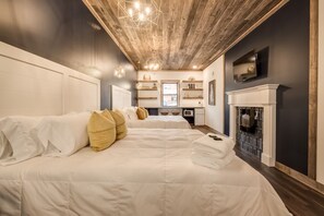 "These accommodations had the best of everything we look for! Great quality in furnishings, conveniences and super, super clean! Perfect location in a quaint river town with friendly people everywhere." Review Steve W.