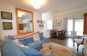 Living/Dining Area