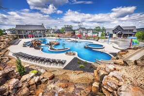 Welcome to Serenity Shores & our incredible pool!