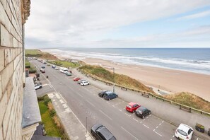 The Lookout, Saltburn-by-the-Sea - Host & Stay