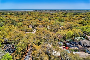 ‘Off Broadway’ is close to beach access