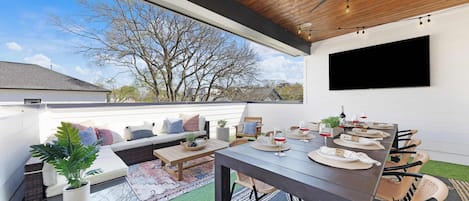 Outdoor dining