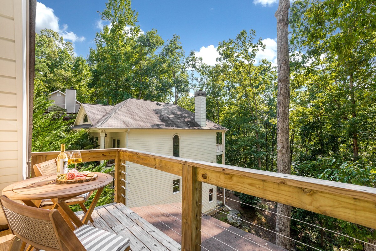 Private In the woods cabin With a Lakeview