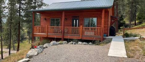 Front of guest house that is facing towards lake.