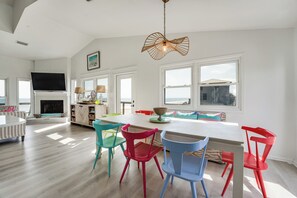 Second Floor Main Room-Dining Area Seats up to 8 with Banquette