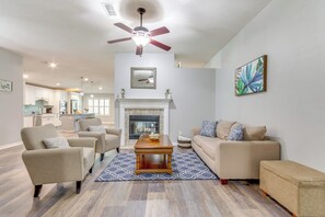Sitting Room | Free WiFi | Central A/C & Heat