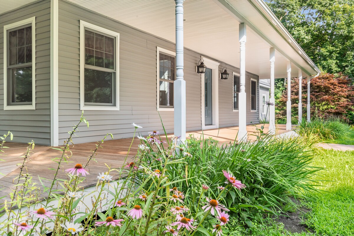 Spend Spring Break Here! 4 Bed House with Hot Tub