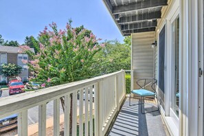 Towels & Linens Provided | Free WiFi | Community Parking Lot (2 Vehicles)