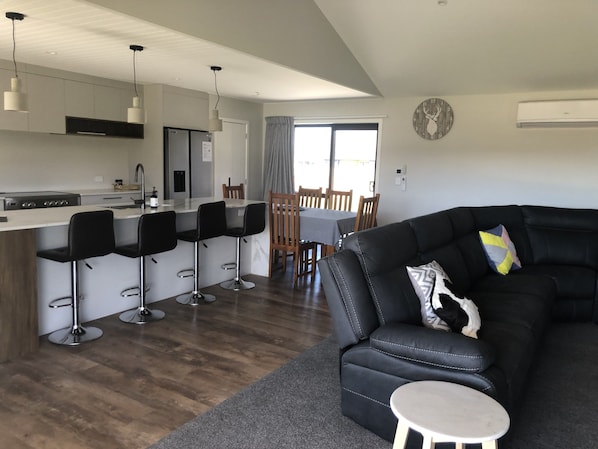 Kitchen / Dining area