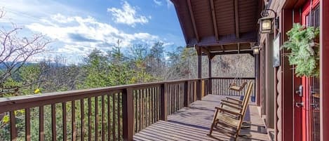 Goldilock's Cottage's deck with stunning views