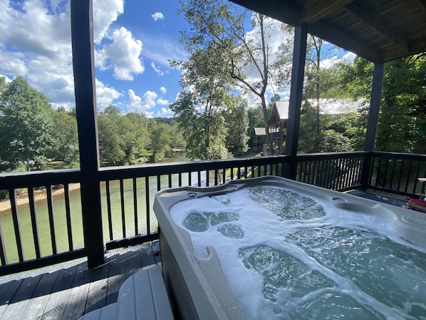 Bañera de hidromasaje al aire libre