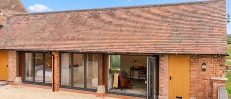 Courtyard View, Swifts Retreat, Bolthole Retreats