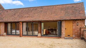 Front View, Swifts Retreat, Bolthole Retreats