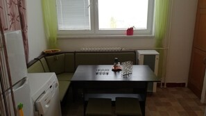 Dining room, Tumble dryer, Fridge