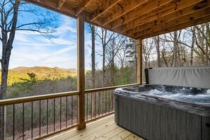 Complete privacy while you unwind in the 7-person Spa. Towels provided for you.