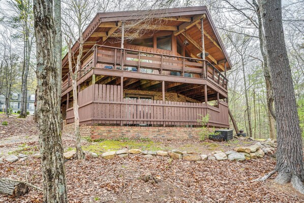 McGaheysville Vacation Rental | 3BR | 2.5BA | 1,922 Sq Ft | 2-Story Cabin