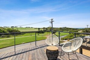 Locations don’t get better than this! A holiday in one of Jan Juc’s most enviable positions puts you in the front row seat for golf course, parkland and ocean views, with everything in walking distance including local village shops! 