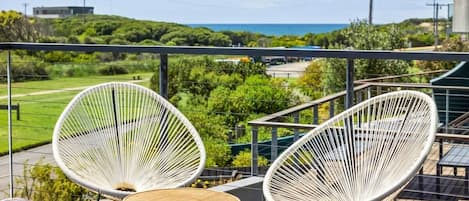Relaxed holiday escape that’s close to all the action! Watch the surf breaking at Jan Juc beach, with a bird's eye view from your private deck!