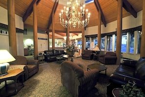 24/7 front desk where you can keep your luggage before check in and after check out.