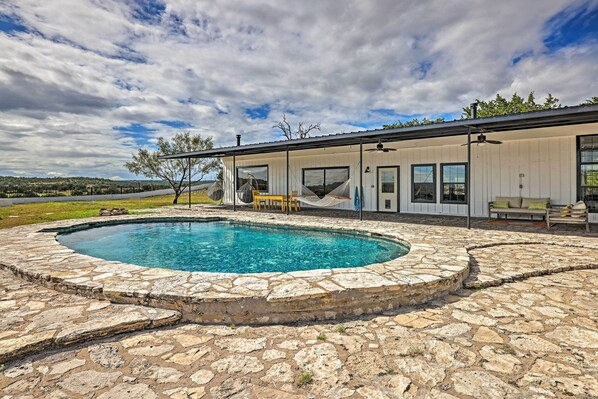 Fredericksburg Vacation Rental | 2BR | 2BA | Single Story | Step-Free Access