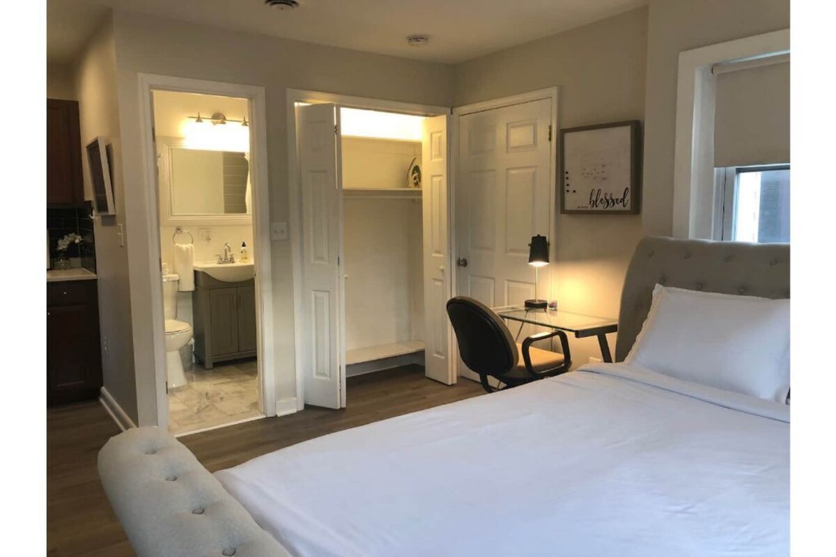 WALK TO METRO/ENTIRE HOUSE/3 MASTERBEDS Short-term