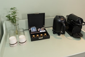 Kaffee und/oder Kaffeemaschine