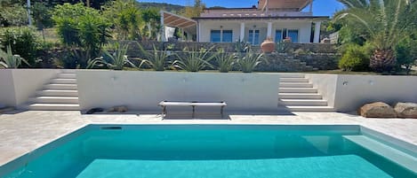 Villa Meridiana with private pool and sea view