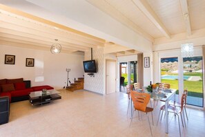 Living area. Spacious living room