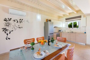 Kitchen area. Fully equipped kitchen