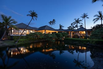 A Private Luxury 350+ Oceanfront Estate in an Oasis /4Runner Option