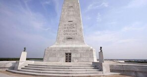 Biking distance to the Wright Brothers memorial 