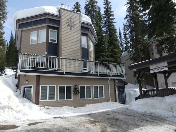 Mountain View Suite is Close to Everything – Tube Town and the Village Too!