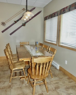Dining Area - Seats 8