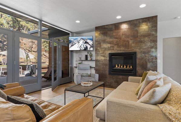 Living room with smart TV, gas fireplace