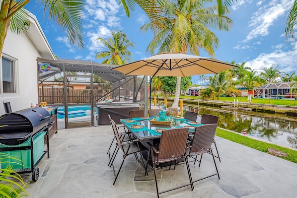 Outdoor dining