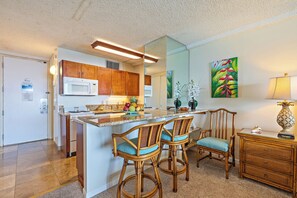 Kitchen Bar Counter with Stools