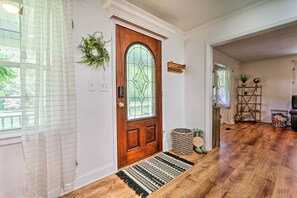 Entryway | Keyless Entry | 4 Exterior Stairs Required